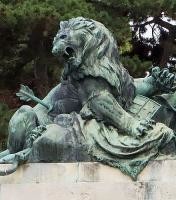 A megsebzett oroszlán a Deák téren