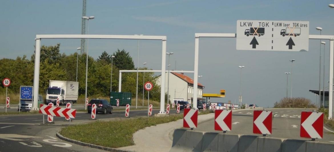 Lezárja határait Magyarország