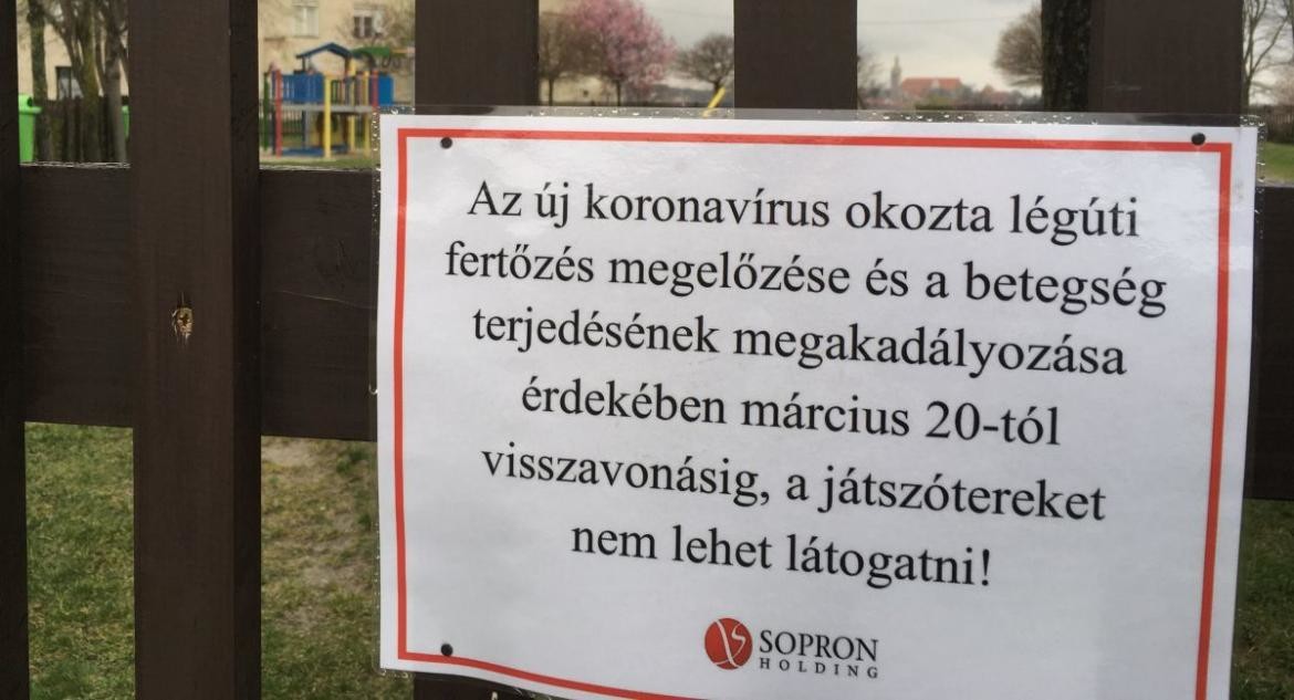Nem lehet látogatni a soproni játszótereket