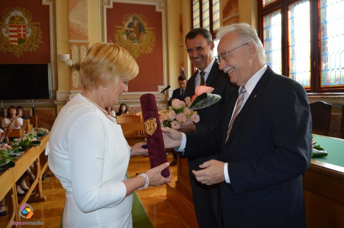 Köztisztviselőket köszöntöttek Sopronban