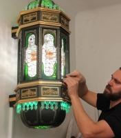 Különleges lámpákat készít Bertha László