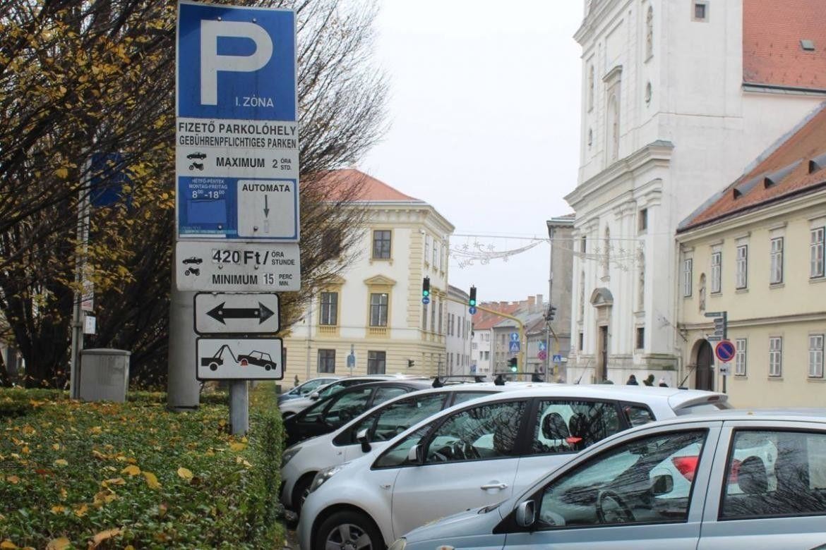 Orbán Viktor: hétfőtől díjmentes a közterületi parkolás