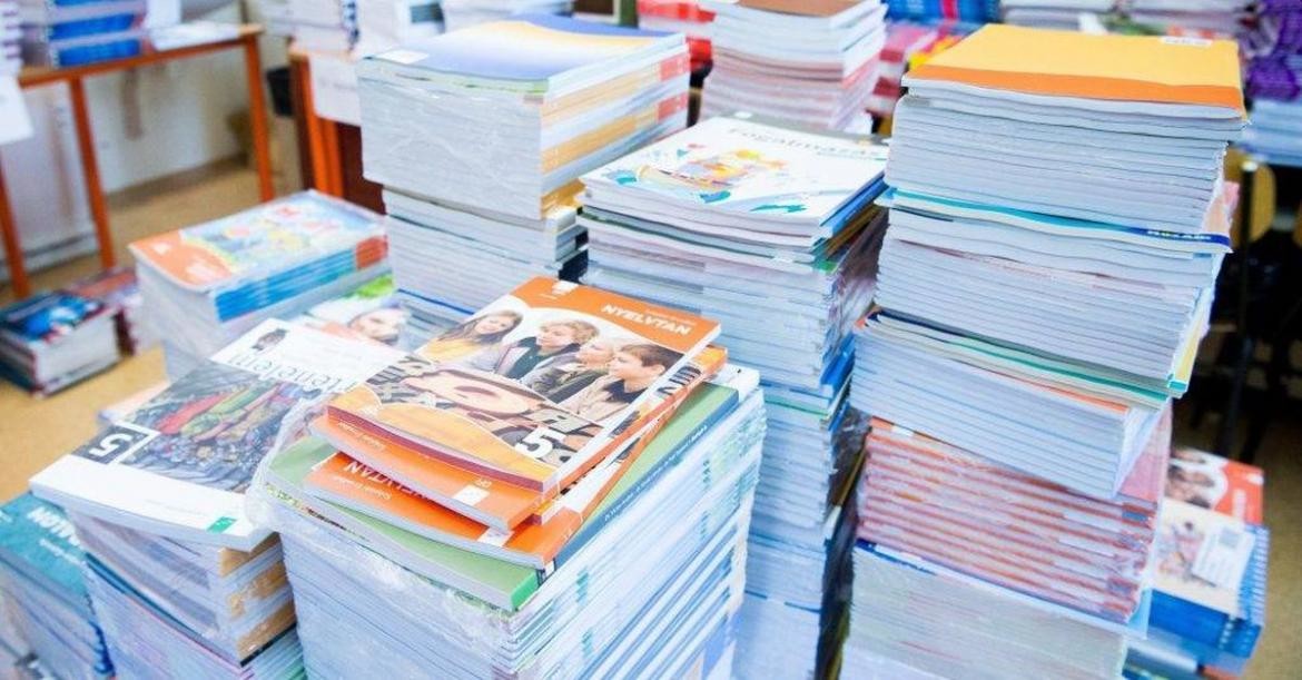 Elkezdődött a tankönyvek kiszállítása az iskolákba
