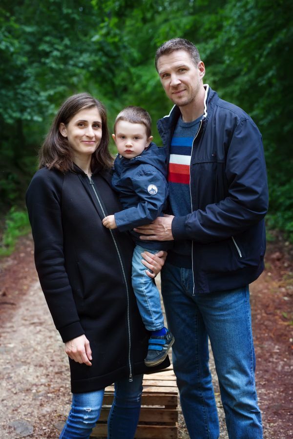 Fegyverneky Zsófia férjével, Dénes Gáborral, valamint kisfiukkal, Márkkal  – már ők is hangolódnak a közelgő ünnepekre 